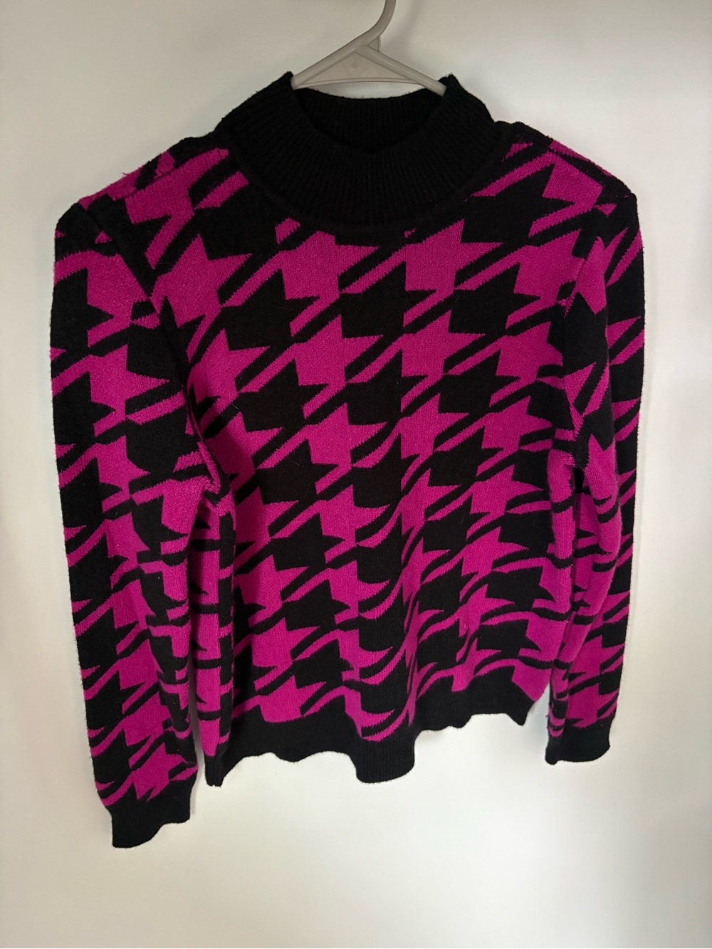 Chadwicks Black & Magenta Houndstooth Turtleneck Sweater